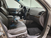 Excellent value in this 12 Santa Fe Limited with roof, leather, navigtion, backup camera and lots mo... (image 4)