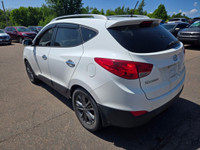 Navigation, Sunroof, Leather Seats, Bluetooth, Rear View Camera! For a versatile crossover with an u... (image 6)