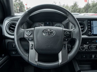 Odometer is 17543 kilometers below market average! Navigation, Reverse Camera, Clean Car fax Report... (image 5)