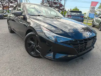 ELANTRA PREFERRED! LOADED! APPLE CARPLAY/ANDROID AUTO, HEATED STEERING WHEEL, HEATED SEATS, BLACK ON...