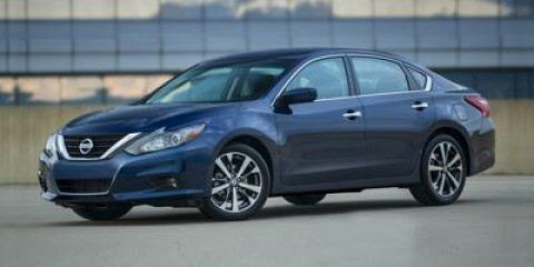 2016 Nissan Altima in Cars & Trucks in Hamilton