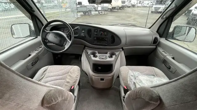 2002 PLEASURE-WAY TRAVERSE in RVs & Motorhomes in Victoria - Image 5