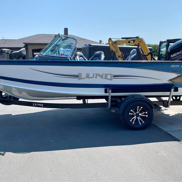 2015 LUND 1875 CROSSOVER XS 18FT-BLUE! in Powerboats & Motorboats in Delta/Surrey/Langley
