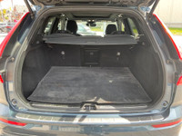 Vehicle Highlights - Accident free - Highly optioned Just landed is a beautiful Volvo XC60 B6 R-Desi... (image 9)