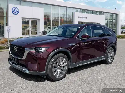 This Mazda CX-90 MHEV boasts a Intercooled Turbo Gas/Electric I-6 3.3 L/200 engine powering this Aut...
