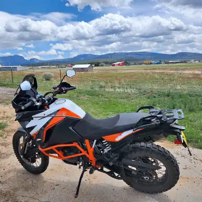 APPLY NOW: https://www.ridecollective.ca/get-pre-approved The 2020 KTM 1290 Super Adventure R is a h...