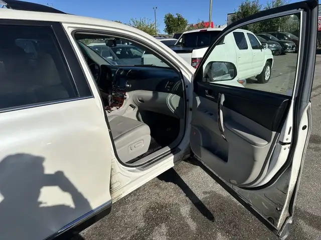 2012 Toyota Highlander Limited in Cars & Trucks in Mississauga / Peel Region - Image 25
