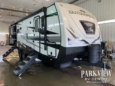 Quality built from the ground up! Off road, off grid, four season travel trailer! Rear recliners and...