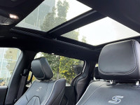 Cette Pacifica Limited ensemble S est dotée d'un intérieur en cuir Nappa, d'une poste coulissante él... (image 4)