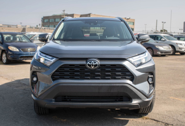 2023 Toyota RAV4 XLE PREMIUM AWD JAMAIS ACCIDENTÉ/UN SEUL PRORPI in Cars & Trucks in City of Montréal - Image 2