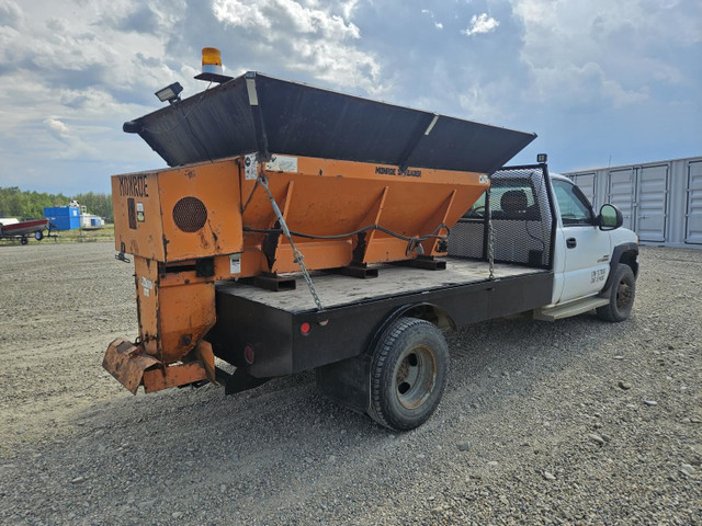 2004 GMC 3500 in Cars & Trucks in Edmonton - Image 3