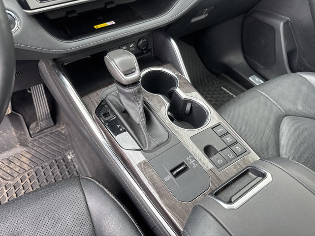 2023 TOYOTA HIGHLANDER PLATINUM HYBRIDE BAS KM CUIR ECRAN TOIT P in Cars & Trucks in Laval / North Shore - Image 3