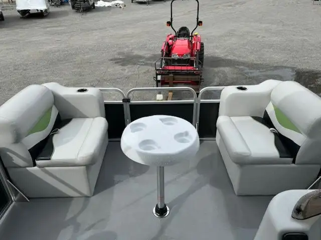 2017 17' LEGEND SPLASH PONTOON 30HP 4-STROKE in Powerboats & Motorboats in Peterborough - Image 8