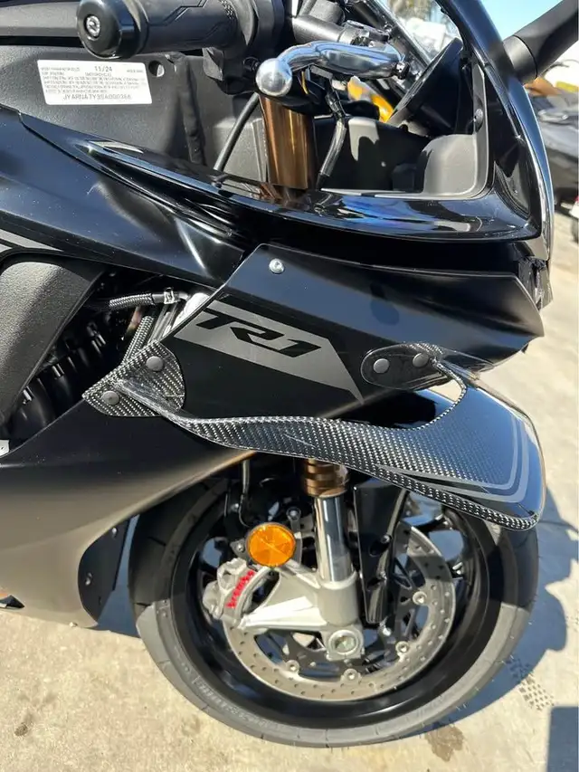 2025 YAMAHA YZF-R1 -  GLOSSY BLACK in Sport Bikes in Markham / York Region - Image 9