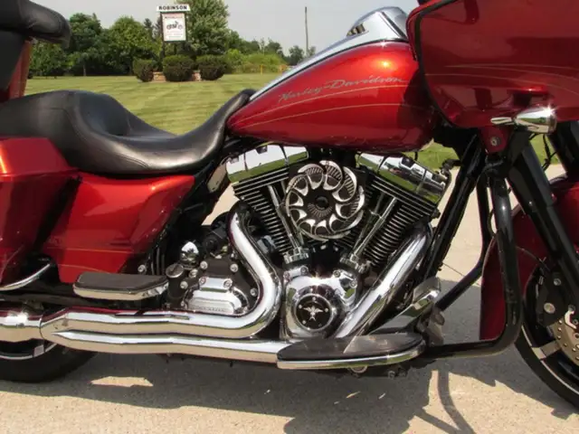 2013 Harley-Davidson FLTRX Road Glide Custom in Sport Touring in Leamington - Image 12