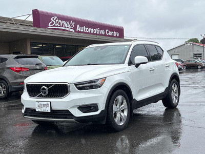  2019 Volvo XC40 Momentum AWD/LEATHER/BACKUP CAM/PANO ROOF 46K K