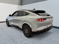 Ford Mustang Mach-E GT 2022 Performances electriques. ADN Mustang. A voir chez Desmeules Chrysler a... (image 8)