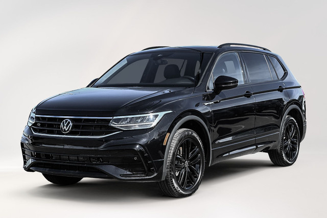 2022 Volkswagen Tiguan Comfortline R-Line Black Edition Toit pan in Cars & Trucks in Longueuil / South Shore