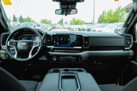 // ACCIDENT FREE!! // // SINGLE OWNER! // Discover the 2022 Chevrolet Silverado 1500 4WD Crew LT, a... (image 9)