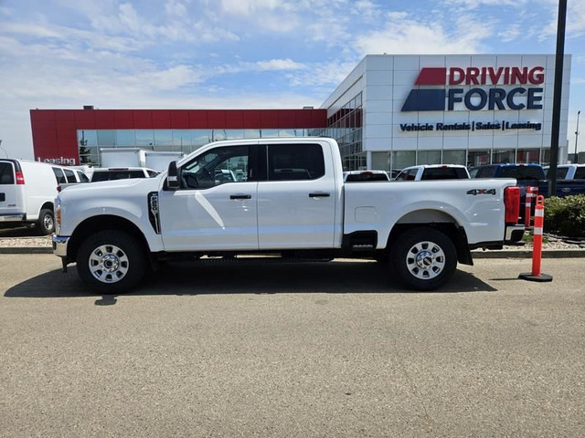 2023 Ford Super Duty F-250 SRW XLT 4WD Crew Cab 6.75' Box, 7.3L  in Cars & Trucks in St. Albert - Image 2