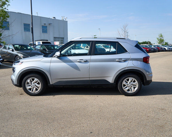 2022 Hyundai Venue Preferred | Backup Cam | Blindspot Monitor in Cars & Trucks in Edmonton - Image 2