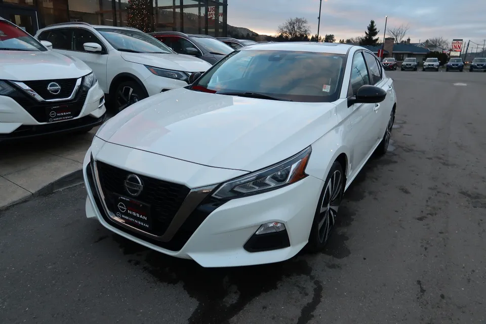 2021 Nissan Altima 2.5 SR ONE OWNER | LOW KMS | NO ACCIDENTS...