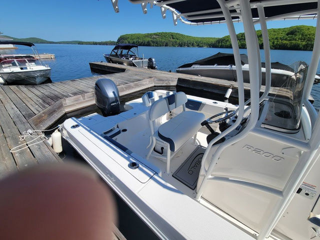 2023 Robalo R200 in Powerboats & Motorboats in Muskoka - Image 4