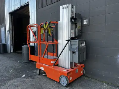 2000 JLG 12SP Electric Man Lift Maximum height is 11ft 9in. High Max Capacity weight is 500LBS Vehic...