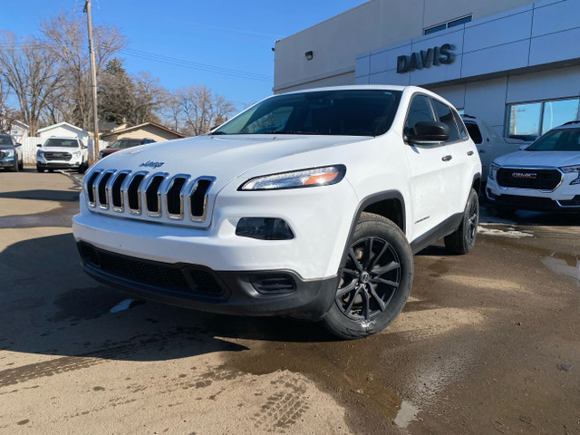 2015 Jeep Cherokee Sport HEATED SEATS! FOUR-WHEEL DRIVE! SPOR... in Cars & Trucks in Medicine Hat