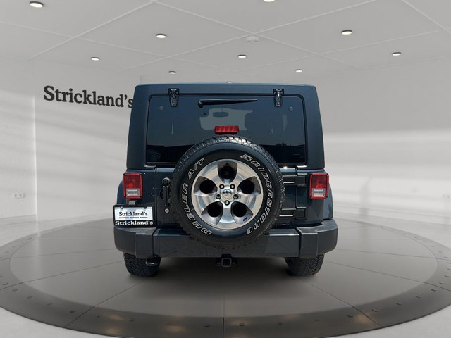 2017 JEEP WRANGLER UNLIMITED SAHARA MANUAL in Cars & Trucks in Stratford - Image 4