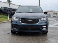 This Chrysler Pacifica has a durable Regular Unleaded V-6 3.6 L/220 engine powering this Automatic t... (image 2)