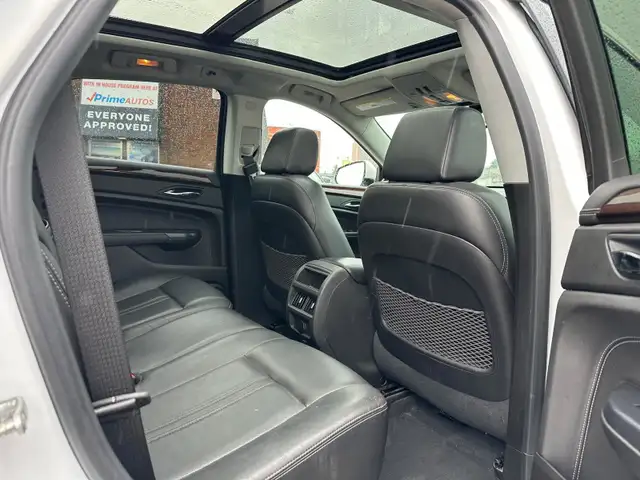 2013 Cadillac SRX Luxury AWD – Premium Comfort & Super Low Kms dans Autos et camions dans Calgary - Image 12