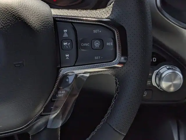 2025 Ram 1500 Sport - 3.92 Rear Axle - Anti Spin Rear Diff dans Autos et camions dans Calgary - Image 19