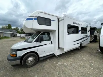 2019 CHASSIS/ 2020 COACH. 4500 CHEVROLET, LOW LOW KMS,