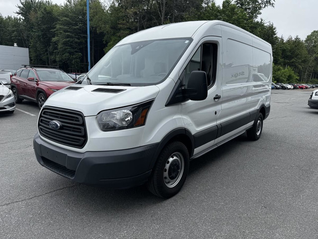 Ford Transit Van T-250 toit moyen 148 po PNBV de 9 000 lb porte  in Cars & Trucks in Trois-Rivières