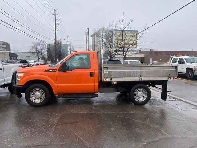  2011 Ford F-350 Regular Cab Flat Bed 2WD in Cars & Trucks in City of Toronto - Image 4