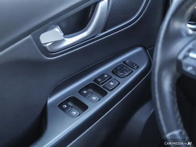 2022 Hyundai Kona Preferred Sun & Leather AWD | BlueLink dans Autos et camions dans Calgary - Image 23