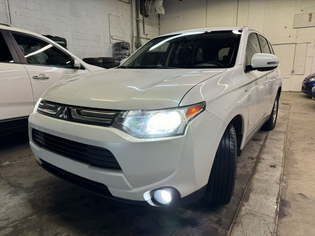 2014 Mitsubishi Outlander SE in Cars & Trucks in City of Montréal