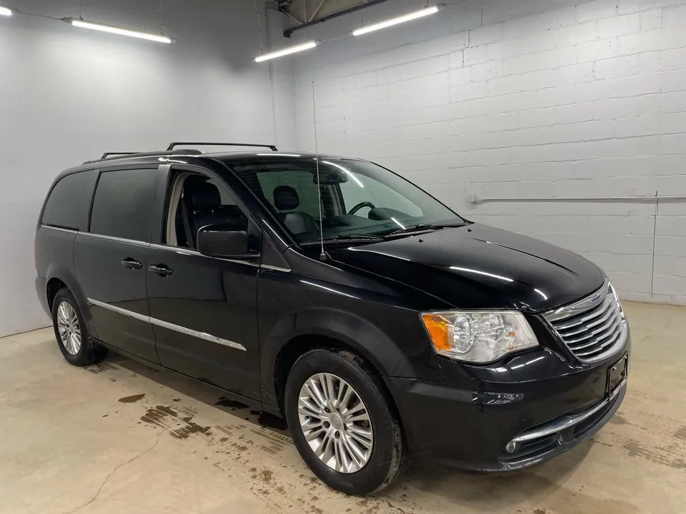 2015 Chrysler Town & Country TOURING