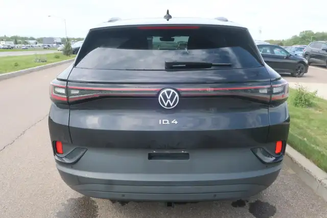 Volkswagen ID.4 Pro S AWD + Toit Ouvrant + Keyless + NAV 2024 in Cars & Trucks in Lévis - Image 6