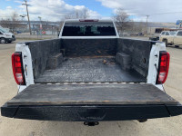Sierra 3500HD 4WD Crew Cab 172" SLE, 18" Aluminum Wheels, 6.6L V8 Gasoline Engine, 10-Speed Automati... (image 4)