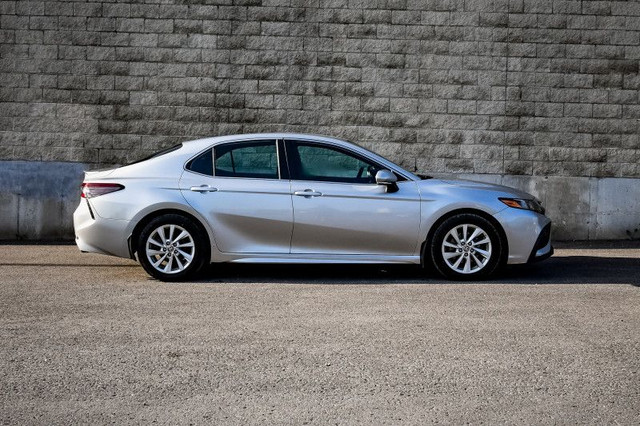 2021 Toyota Camry SE • HEATED SEATS • LANE KEEP ASSIST • CP/AA in Cars & Trucks in Kingston - Image 2