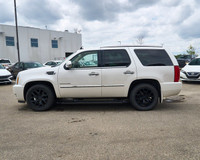 This Cadillac Escalade has a dependable Gas/Ethanol V8 6.2L/378 engine powering this Automatic trans... (image 1)