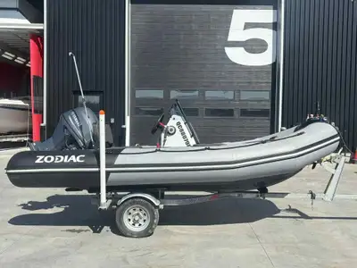 XDC35B95H224 REMORQUE AVEC GUIDES DE COTÉAXIOM 7COQUE NEUVE AVEC KEEL GUARDENTRETIEN À JOUR PRÊT À M...