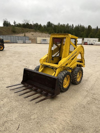 1981 New Holland L425 Skidsteer At 6&6 Auctions!!!!