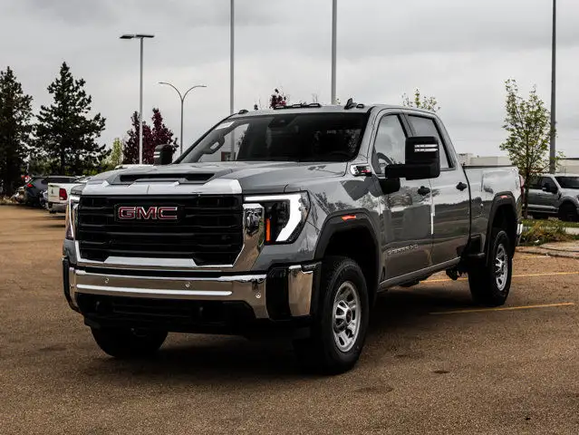 2025 GMC Sierra 3500HD Pro dans Autos et camions dans Comté de Strathcona - Image 5