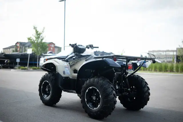 2025 Yamaha KODIAK 700 in ATVs in Strathcona County - Image 6