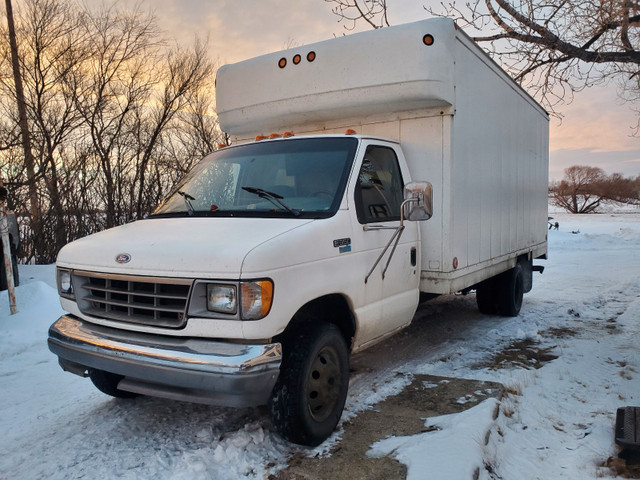 Ford 7.3 diesel 14' Cube van w/ ramp in Cars & Trucks in Swift Current - Image 2