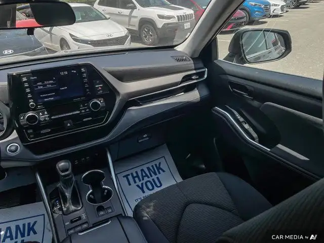 2022 Toyota Highlander LE | V6 Power | 8-Passenger Seating dans Autos et camions dans Cambridge - Image 19