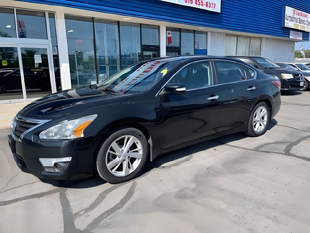 2015 Nissan Altima SL NAV LEATHER SUNROOF ! WE FINANCE ALL CREDI in Cars & Trucks in London